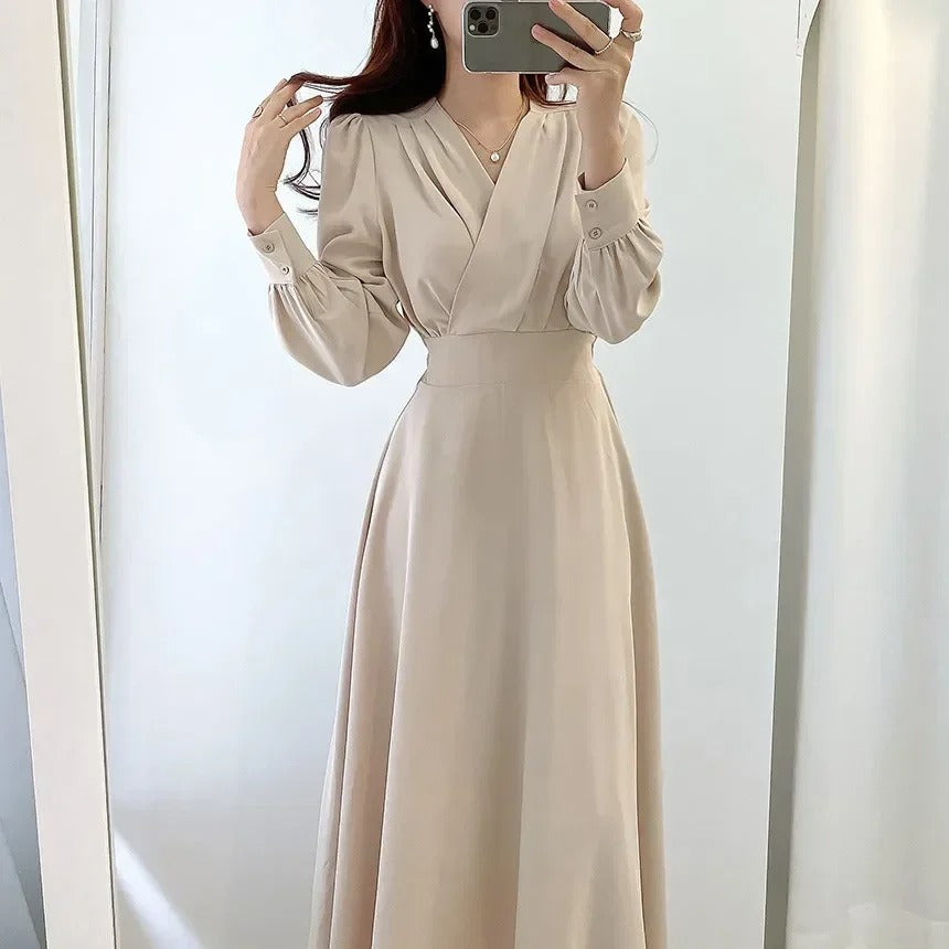 Women's Dress - V-Neck Wrap Style - Long Sleeve - Cinched Waist Flowing Skirt