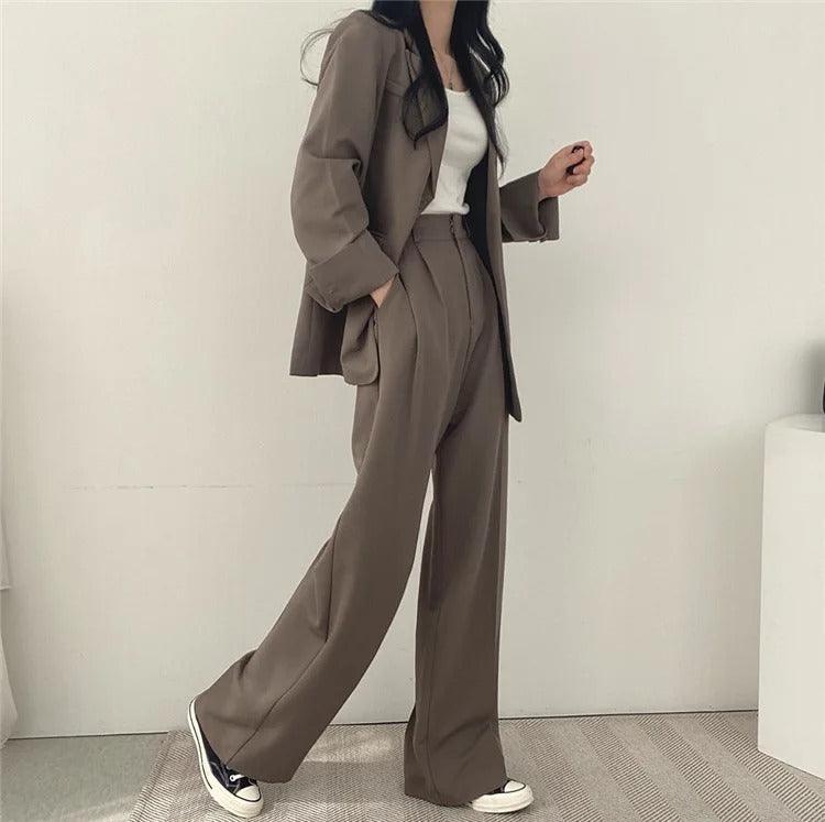 Women's Suit - Oversized Blazer & High-Waisted Trousers - Tailored Fit - Smart Casual