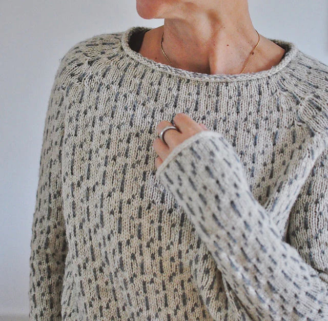 Women's elegant round neck sweater