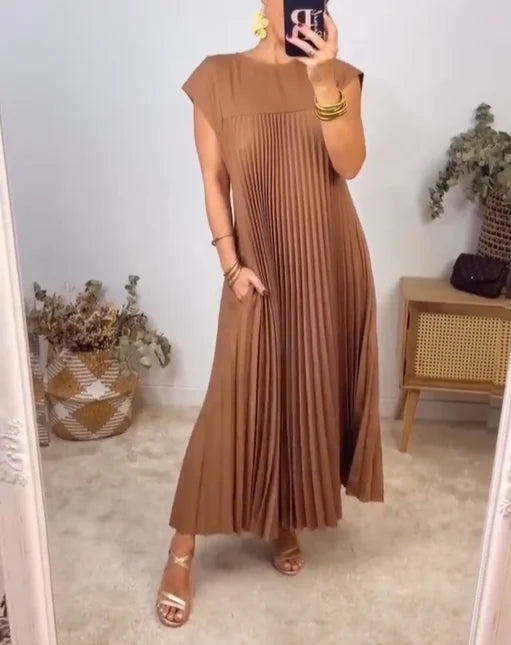 Women's Pleated Dress - Flowing Midi/Maxi Length - Round Neck - Cap Sleeves - With Pockets