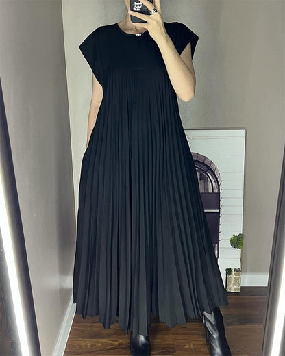 Women's Pleated Dress - Flowing Midi/Maxi Length - Round Neck - Cap Sleeves - With Pockets