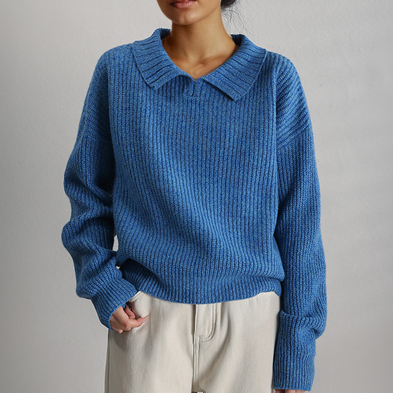 Women's knitted loose sweater with long sleeves