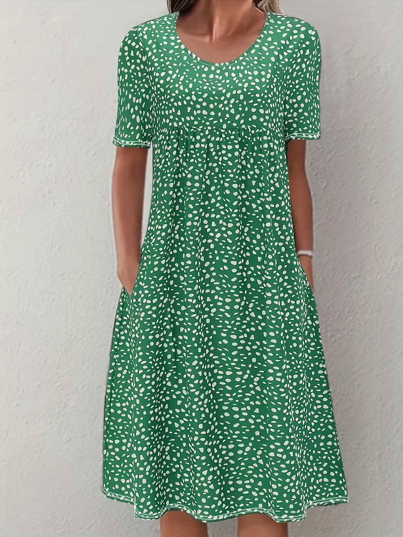 Women's Knee-Length Dress - Short Sleeve - Loose Fit - Rounded Neck - Lightweight Casual Wear