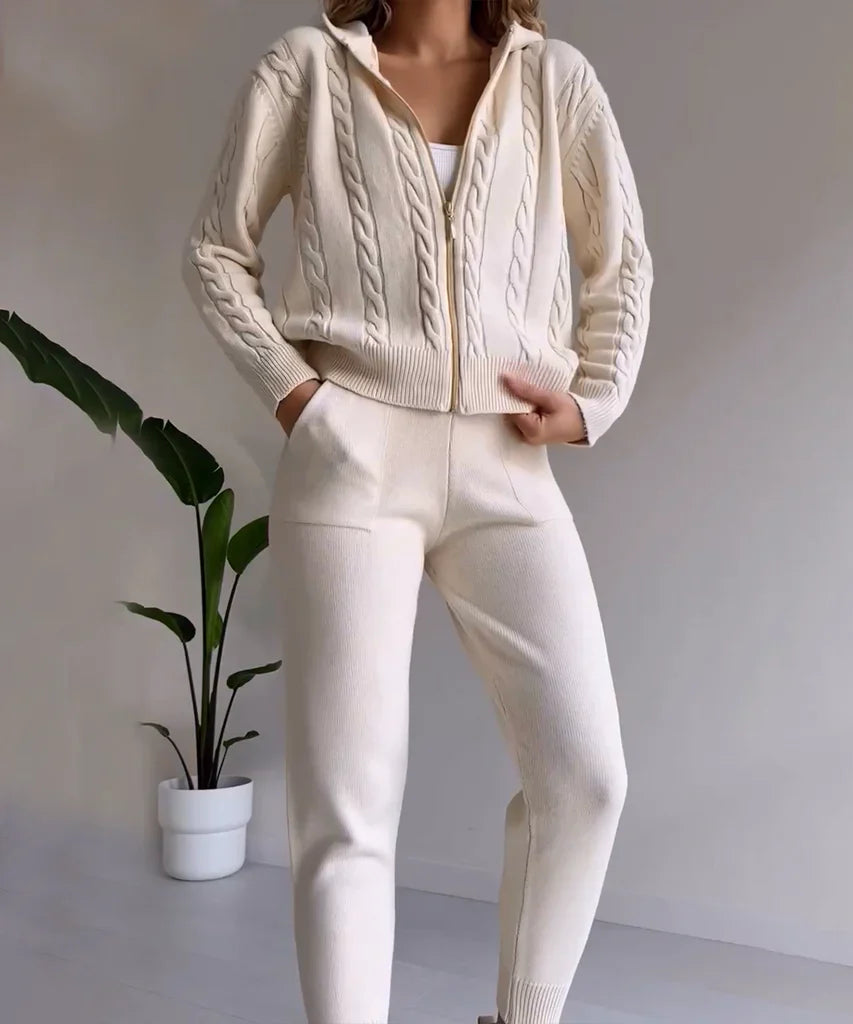 Women’s Knitted Set – Soft Knit – Oversized Fit – Cable Knit Detailing – Hooded Zip Cardigan & Jacquard Pullover