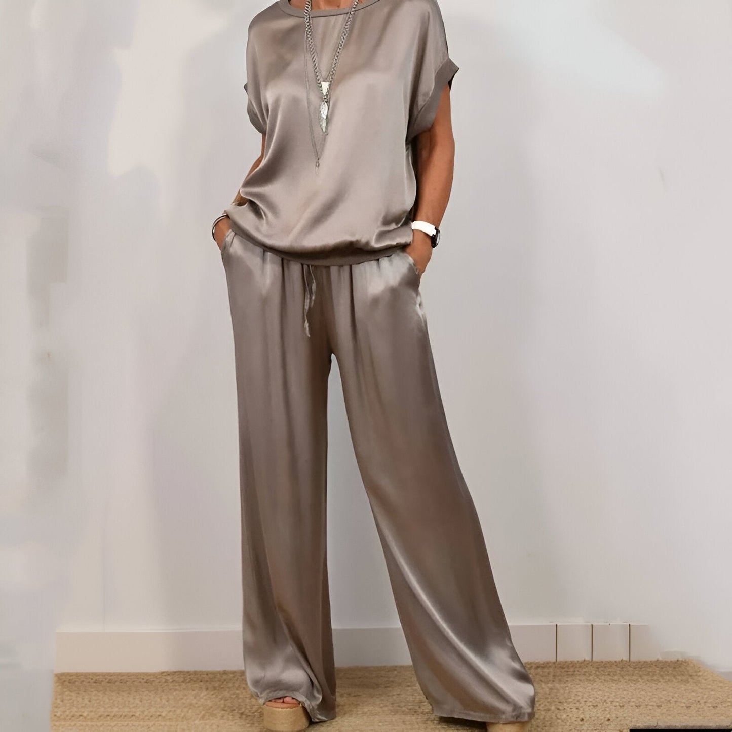 Women’s Two-Piece Set – Relaxed Fit – Wide-Leg Trousers – Short Sleeve Top – Soft Fabric