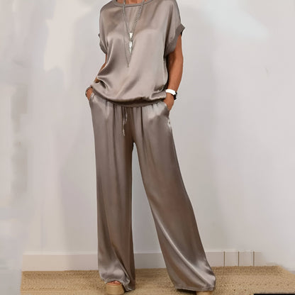 Women’s Two-Piece Set – Relaxed Fit – Wide-Leg Trousers – Short Sleeve Top – Soft Fabric
