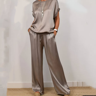Women’s Two-Piece Set – Relaxed Fit – Wide-Leg Trousers – Short Sleeve Top – Soft Fabric