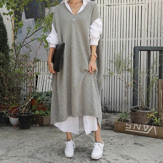 Women’s Sweater Dress – Relaxed Fit – Knit V-Neck – Sleeveless – Midi Length Casual Wear