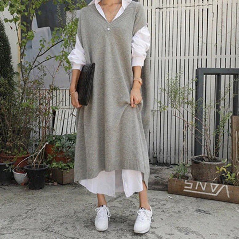 Women’s Sweater Dress – Relaxed Fit – Knit V-Neck – Sleeveless – Midi Length Casual Wear