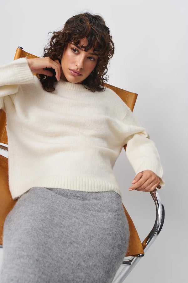 Women’s Pullover Sweater – Oversized Fit – Soft Wool – Ribbed Trim – Casual Style