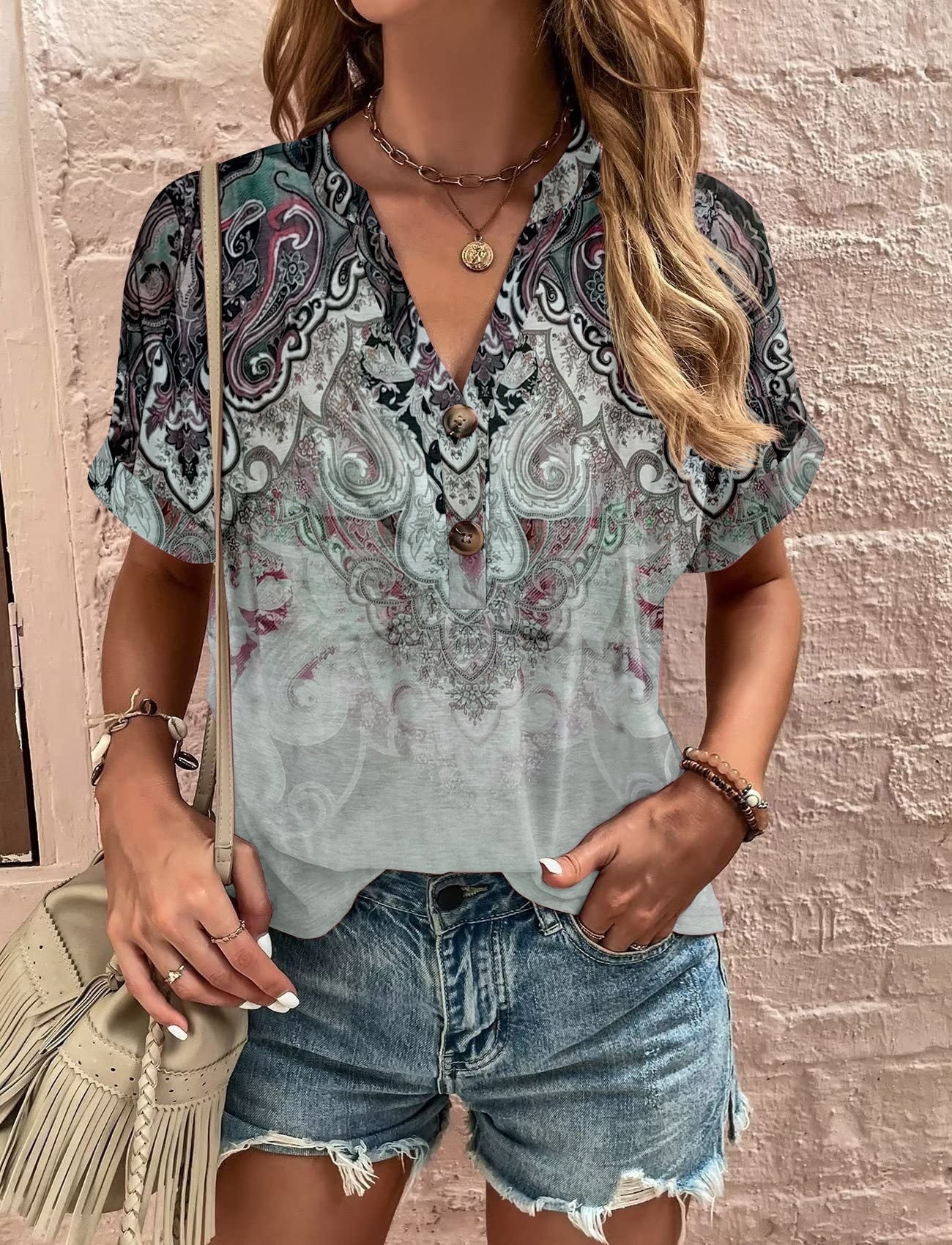 Women’s Shirt – Relaxed Fit – Short Sleeve – V-Neck – Floral Pattern – Soft Blend