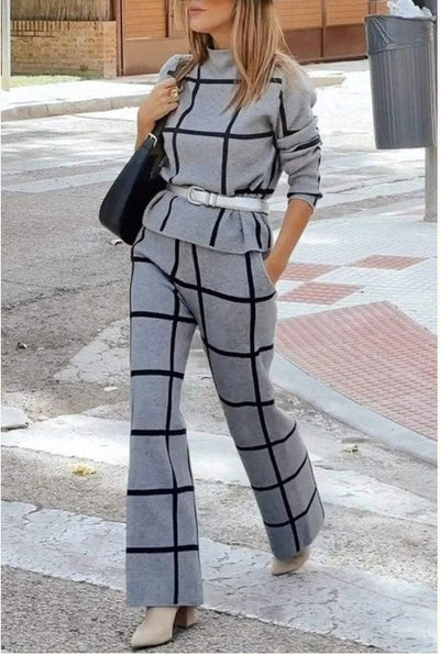 Women’s Two-Piece Suit – Relaxed Fit Knit – Plaid Pattern – Long Sleeve – Drawstring Waist