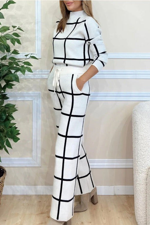 Women’s Two-Piece Suit – Relaxed Fit Knit – Plaid Pattern – Long Sleeve – Drawstring Waist