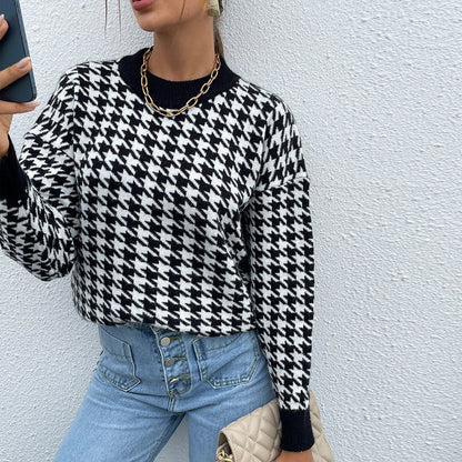 Women’s Pullover Sweater – Relaxed Fit – Houndstooth Knit – Ribbed Trim – Round Neck