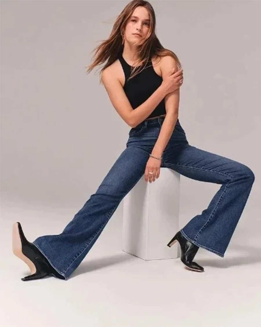 Women's flared high-waisted jeans