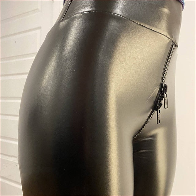 Women's matte leather pants with back zipper closure